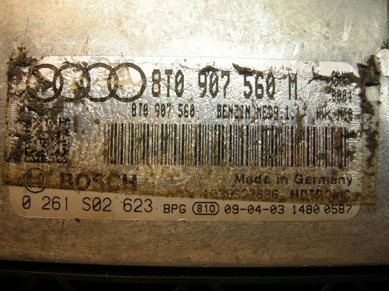 Блок управления двигателем (ECU) AUDI, VW 8T0907560 M